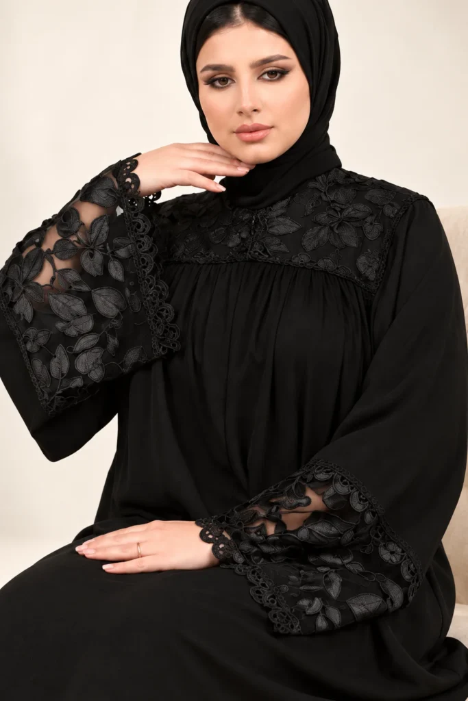 عباية سوداء بأكمام دانتيل — 620 — تفاصيل