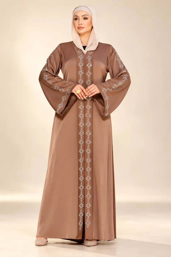 عباية بنية بتطريز أمامي — 106