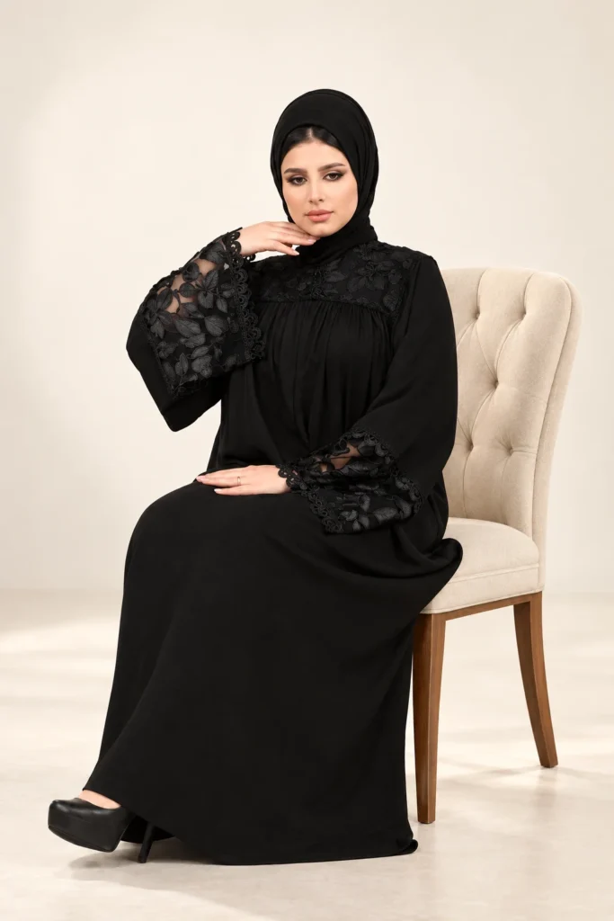 عباية سوداء بأكمام دانتيل — 620